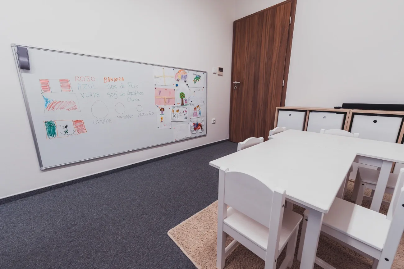 The modern space at Hispánica – teaching tables, world maps and a friendly setting for students